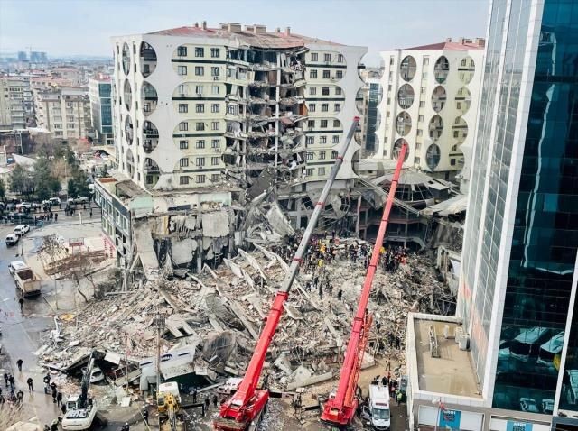 Katar Devlet Televizyonunda canlı olarak yapılan yardım kampanyasında bağışlar 800 milyon TL'yi geçti! Yayın devam ediyor - Resim: 3