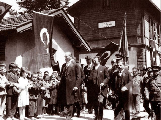 23 Nisan Ulusal Egemenlik ve Çocuk Bayramı'nda çocuklarla Atatürk! - Resim: 16