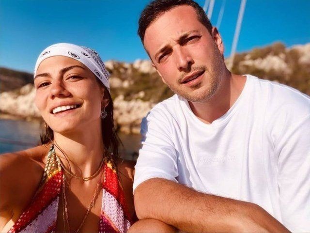 Geçtiğimiz aylarda rüya gibi bir düğünle evlenen Demet Özdemir ve Oğuzhan Koç çiftinden üzen haber geldi! - Resim: 2