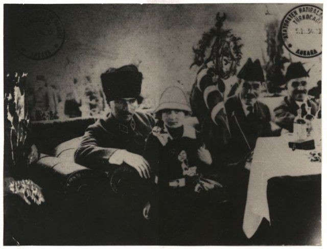 23 Nisan Ulusal Egemenlik ve Çocuk Bayramı'nda çocuklarla Atatürk! - Resim: 26