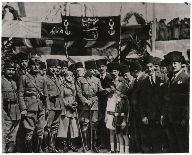 23 Nisan Ulusal Egemenlik ve Çocuk Bayramı'nda çocuklarla Atatürk! - Resim: 14