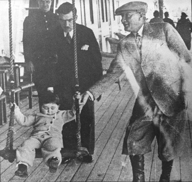 23 Nisan Ulusal Egemenlik ve Çocuk Bayramı'nda çocuklarla Atatürk! - Resim: 1