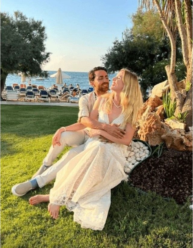 Öyle Bir Geçer Zaman Ki dizisinin Caroline'nı Wilma Elles evlendi - Resim: 7