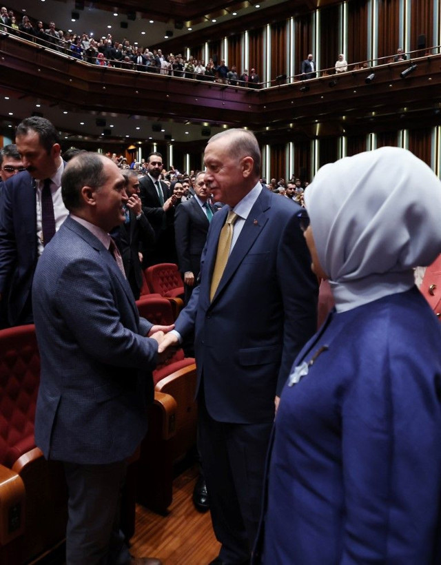 Cumhurbaşkanı Recep Tayyip Erdoğan 'Aybüke' filminin galasına katıldı! Bağlaması Cumhurbaşkanı Erdoğan'a emanet - Resim: 1