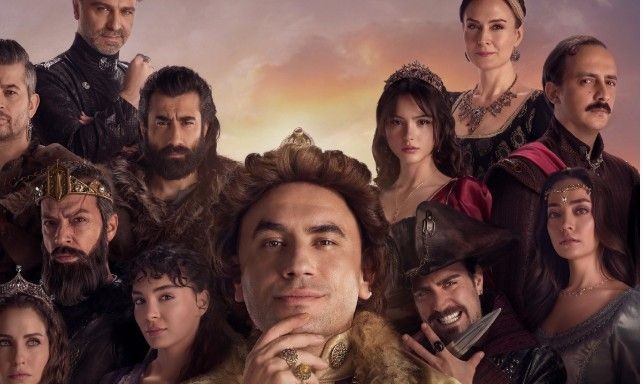 Prens 3. sezonda gala krizi! Giray Altınok, Aslı Tandoğan, Ceyda Düvenci... Oyuncular gitmedi, koltuklar boş kaldı - Resim: 4