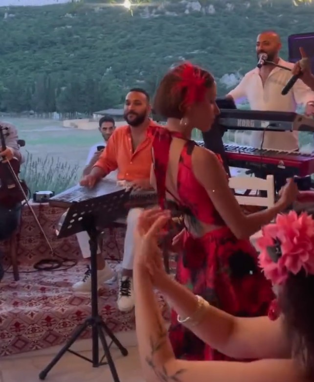 Zeynep Bastık 30 yaşına girdi! Olay doğum gününden dudak dudağa poz geldi - Resim: 7