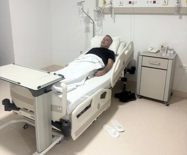 Haluk Levent, mide spazmı nedeniyle hastaneye kaldırıldı - Resim : 1