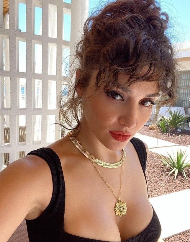 Gözde playboy Hakan Sabancı ile aşk yaşayan ünlü oyuncu Hande Erçel'in acı günü! En yakını hayatını kaybetti - Resim: 6