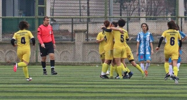 Azize Teyze 40'lı yaşların sonunda adım adım çocukluk hayaline kavuştu! 48 yaşında futbolcu, 54'te antrenör, 55'inde takımın başında - Resim: 10