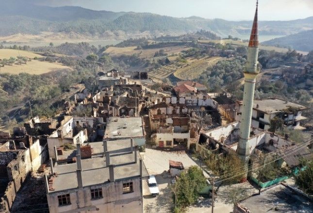 Orman yangınlarının ardından Ege'nin yeşilliği yerini griliğe bıraktı - Resim: 26