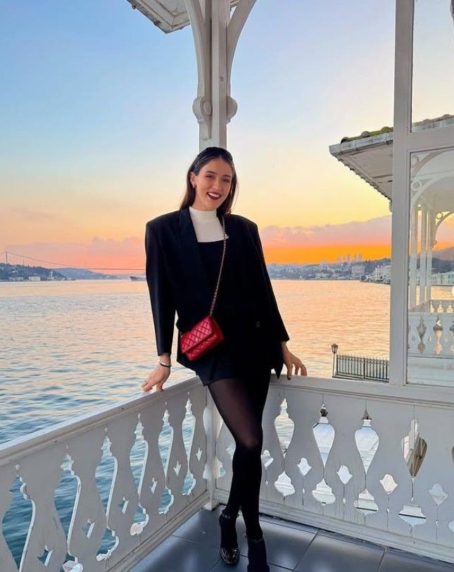 Kaptan Zehra Güneş'in Vegas çıkarması! Sütyen etek kombinine yorum yağdı - Resim: 5