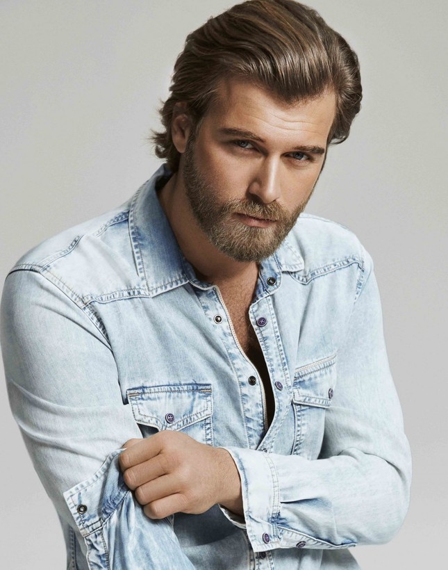 Serenay Sarıkaya ve Kıvanç Tatlıtuğ 'Aile' dizisinde bir araya geliyor - Resim: 6