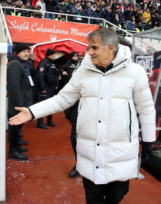 Beşiktaş'ta 3 yıldızla yollar ayrılacak! Şenol Güneş 4 isimle... - Resim: 7