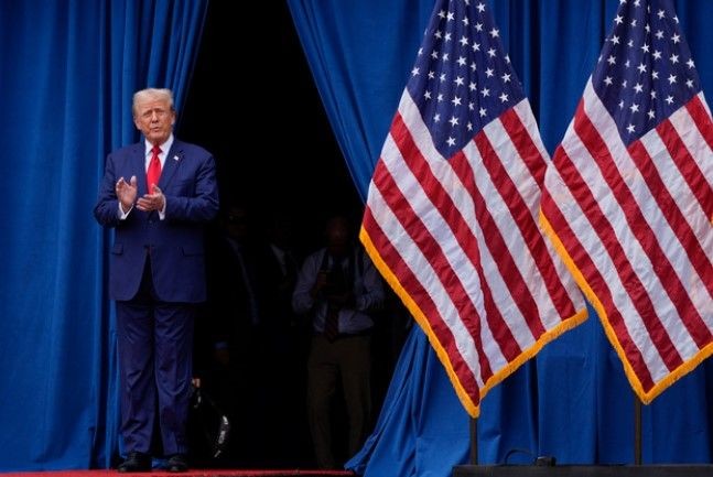 Donald Trump suikasttan sonraki ilk açık kava mitinginde kurşun geçirmez camın arkasından konuştu - Resim: 7
