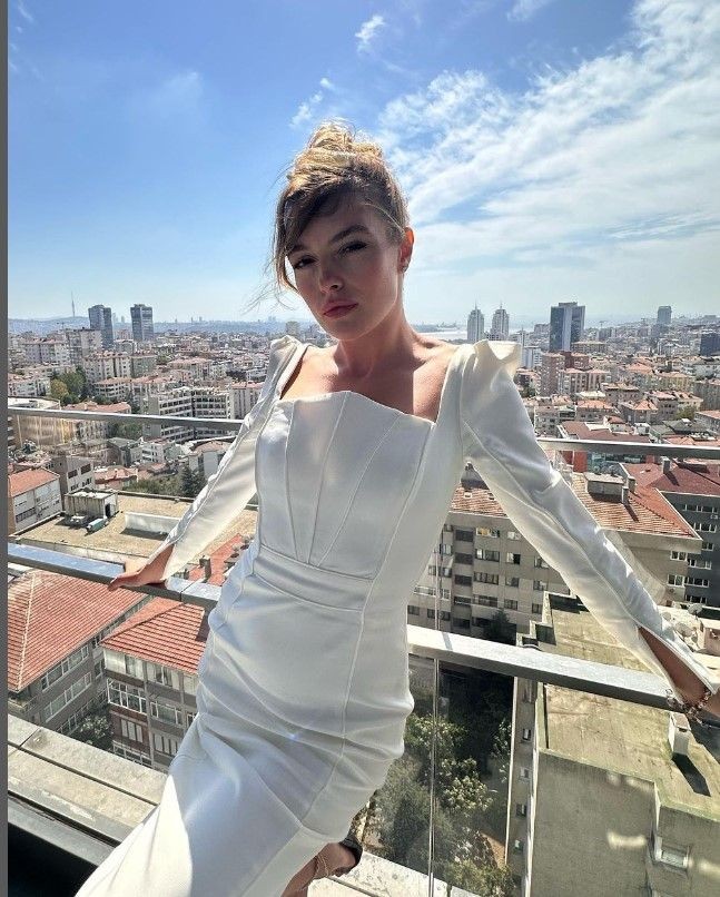Melis Sezen transparan dantelli elbisesiyle sosyal medyayı yaktı geçti🔥 İşte Melis Sezen'in yürek hoplatan pozları 📸 - Resim: 7