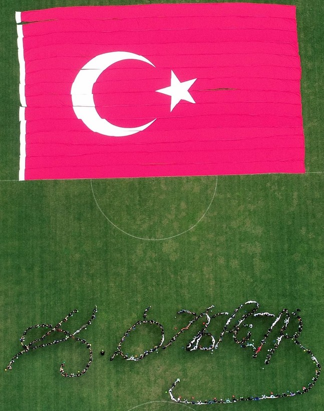 Kırklareli'de öğrencilerden Atatürk imzası! Koreografi hayran bıraktı - Resim: 1