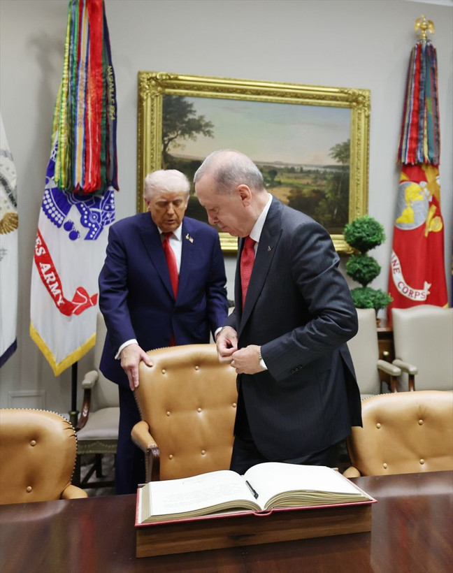 Beyaz Saray'daki zirveside yer alan şifreler! Trump'tan dikkat çeken rozet - Resim: 19