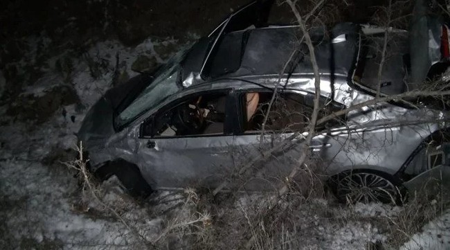 Depremzede ailenin aracı şarampole devrildi - Resim: 1