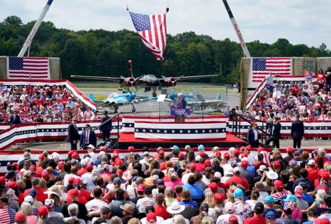 Donald Trump suikasttan sonraki ilk açık kava mitinginde kurşun geçirmez camın arkasından konuştu - Resim: 6