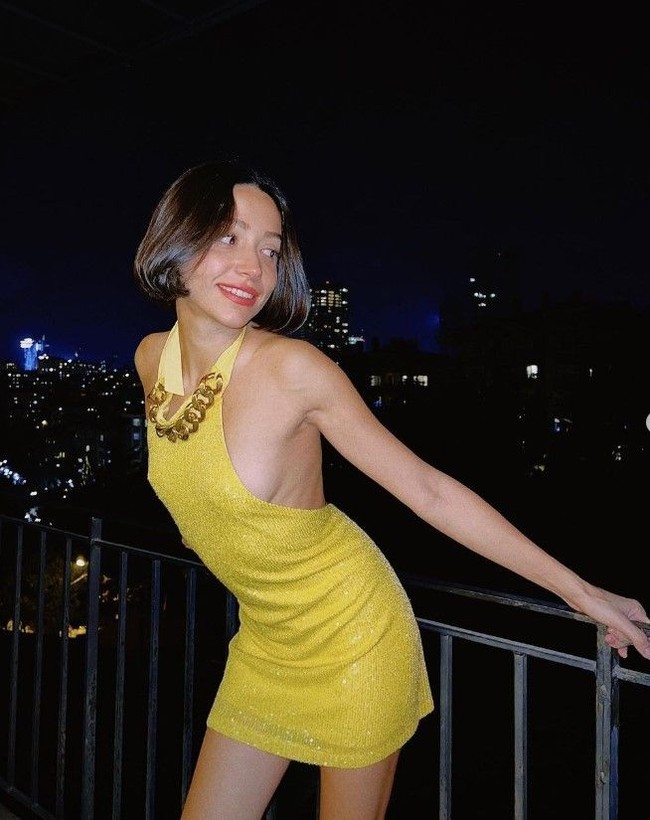 Zeynep Bastık'ın son paylaşımı olay oldu! Takipçilerinden yorum yağdı: Altına etek giymeyi unutmuş - Resim: 7