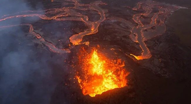 İzlanda'da korku filmi gibi olay! Magma yeryüzüne çıktı - Resim: 11