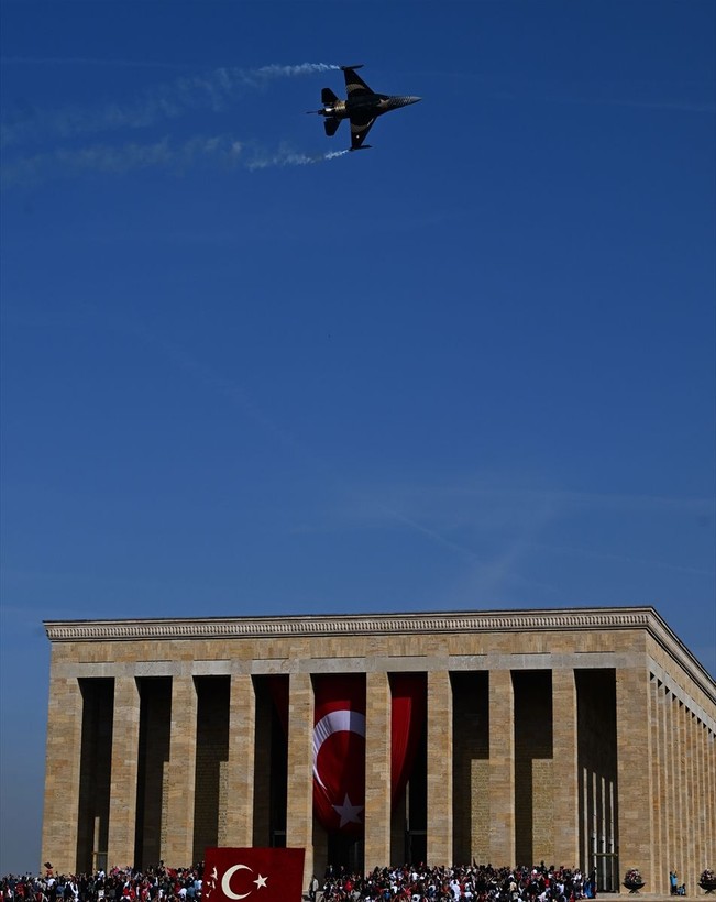 100. Yıl Kutlamaları nedeniyle Anıtkabir'de dün ziyaretçi rekoru kırıldı - Resim: 62