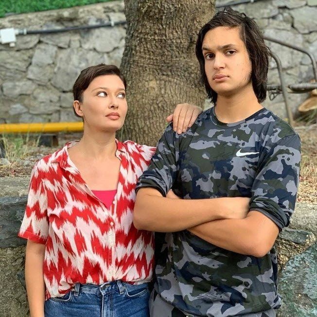 Fahriye Evcen ile Burak Özçivit'in küçük oğlu Kerem ilk kez görüntülendi! Karan Özçivit'in kardeşi bakın kime benziyor? - Resim: 60