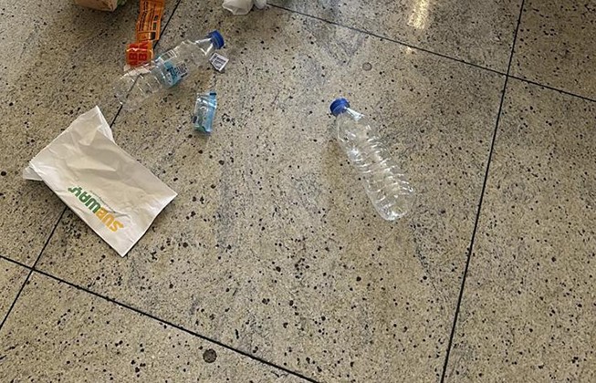 Sabiha Gökçen Havalimanı pislik içinde! Görüntüler şoke etti | Temizlik şirketinde personel yok iddiası olay oldu - Resim: 10