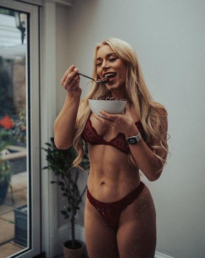 OnlyFans modeli tükürüğünü 200 sterlinden satışa çıkardı - Resim: 16