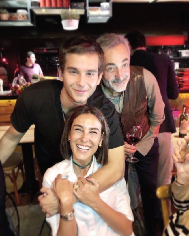 Zor günler geçiren Arzum Onan, annesiyle objektiflere yakalandı! Mehmet Aslantuğ ile boşanma haberleri sorulunca bakın ne yaptı - Resim: 18