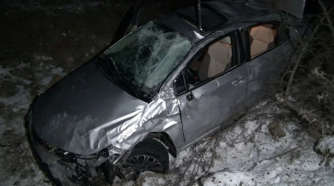 Depremzede ailenin aracı şarampole devrildi - Resim: 2