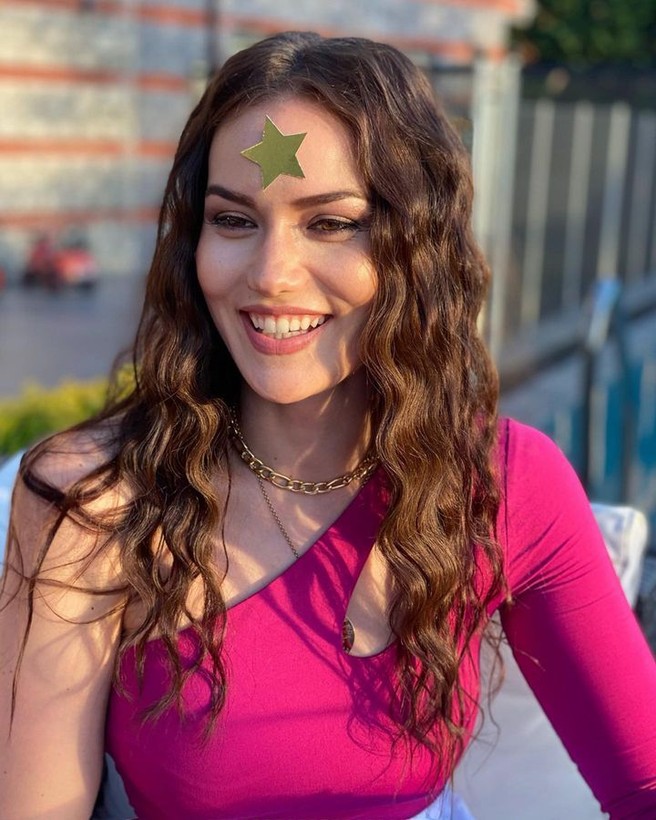 Burak Özçivit'ten eşi Fahriye Evcen'e özel plaka cip hediyesi - Resim: 9