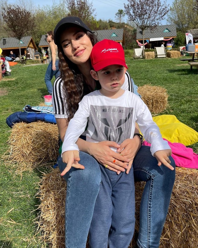 Fahriye Evcen'den karnı burnunda ilk poz: Kavuşmaya az kaldı - Resim: 2