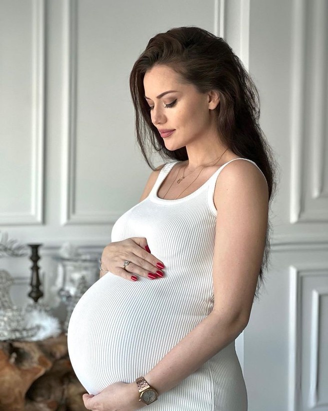 Fahriye Evcen'den karnı burnunda ilk poz: Kavuşmaya az kaldı - Resim: 4