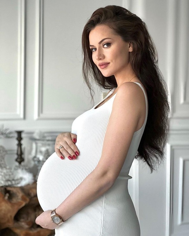 Fahriye Evcen'den karnı burnunda ilk poz: Kavuşmaya az kaldı - Resim: 5