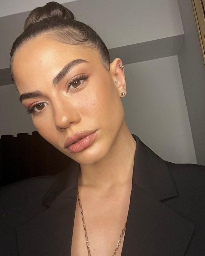 Karda bikinili poz veren Demet Özdemir: Kondisyonum sağlam - Resim: 6