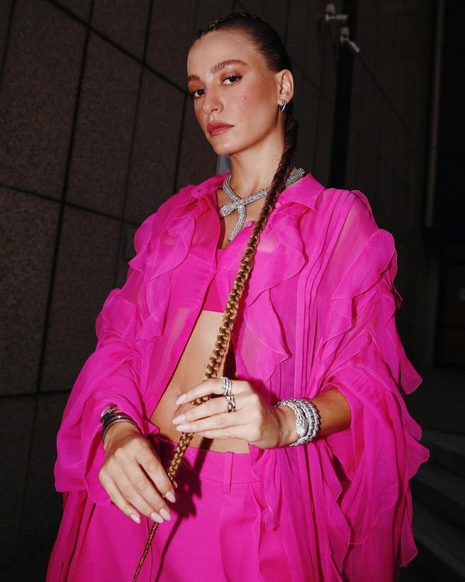 Kıvanç Tatlıtuğ'u, Serenay Sarıkaya'dan kıskanan Başak Dizer sette kriz çıkardı - Resim: 12