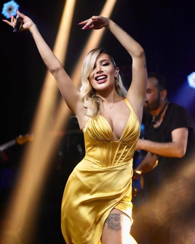 Özel hayatıyla sık sık gündeme gelen güzel şarkıcı İrem Derici'nin gizli aşkı ortaya çıktı! Survivor yıldızı sevgilisi... - Resim: 1