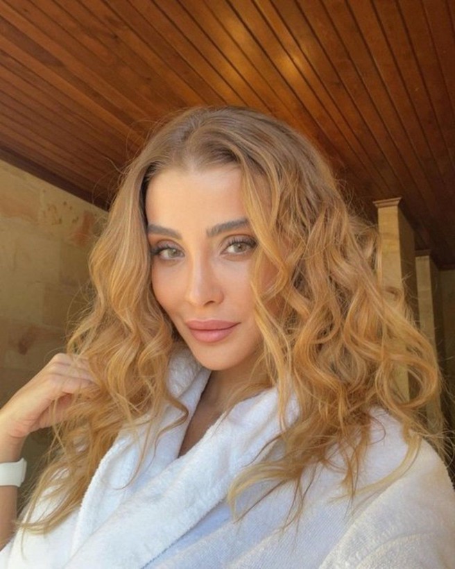 Ünlü manken Özge Ulusoy'un son halini görenler tanıyamadı! "Bir insan kendine neden bunu yapar?" - Resim: 2