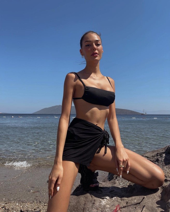 Afra Saraçoğlu ile ilişkisini bitirdikten sonra oyuncu Dilan Çiçek Deniz ile yeni bir aşka yelken açan Mert Yazıcıoğlu sevgilisini bir an yalnız bırakmıyor - Resim: 12