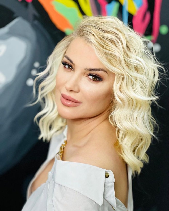 Estetikleriyle adından söz ettiren Songül Karlı makyajsız halini paylaştı - Resim: 7