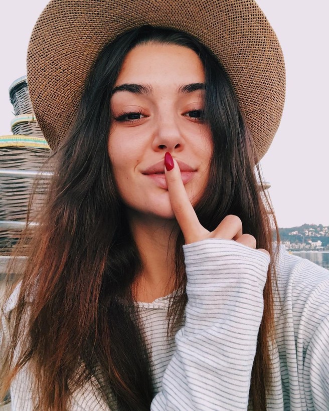 Hande Erçel'in sevgilisi Hakan Sabancı ile yaptığı tatildeki paylaşımları olay oldu! Günlük kıyafetlerinin değeri dudak uçuklattı - Resim: 6