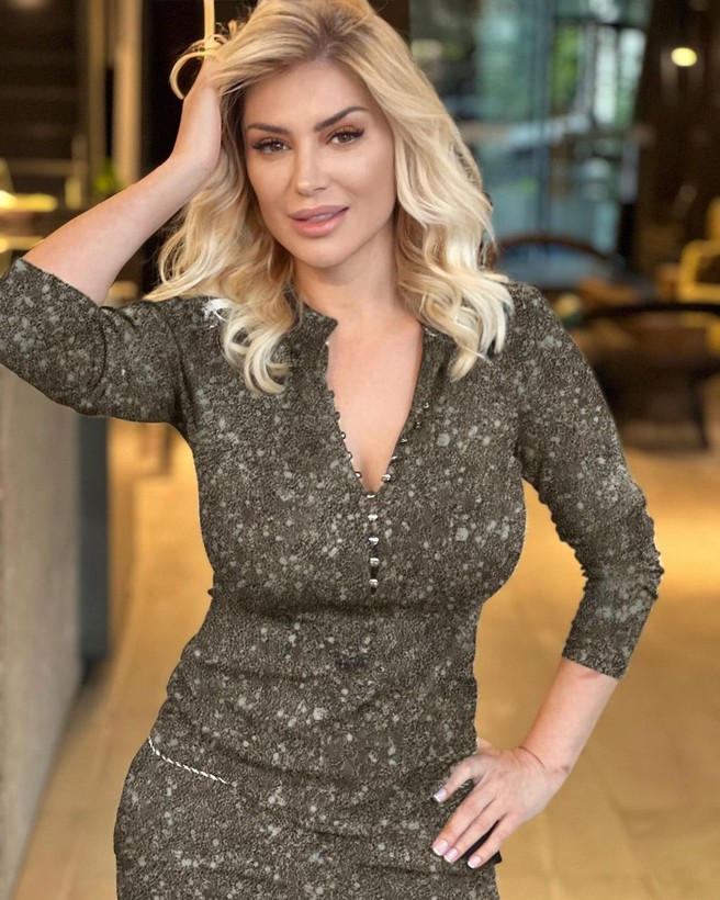 Songül Karlı'nın yeni pozları yaptırdığı estetikleri gözler önüne serdi! "Ablam abarttın" yorumları geldi - Resim: 5