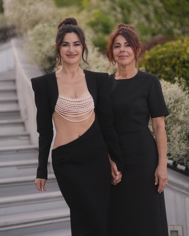 Didem Uzel, kıyafetiyle düğüne damga vuran Nesrin Cevadzade'yi topa tuttu - Resim: 4
