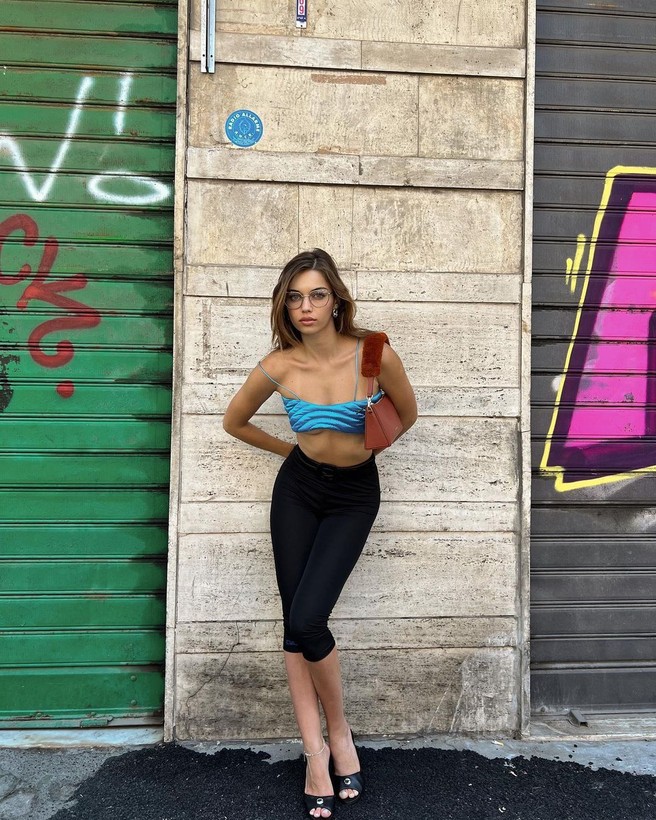 Afra Saraçoğlu'nun yorgandan büstiyeri dalga konusu oldu - Resim: 10