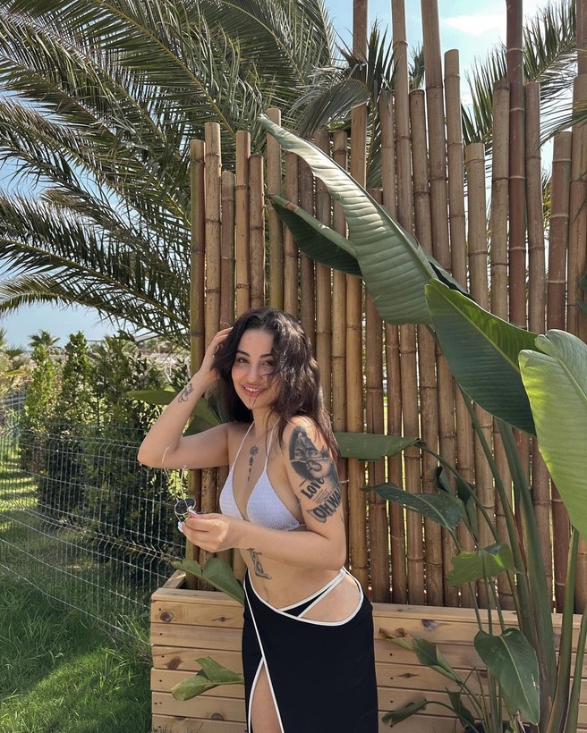 Kısmetse Olur'un yarışmacısı Buse, cesur pozlarını paylaştı - Resim: 4