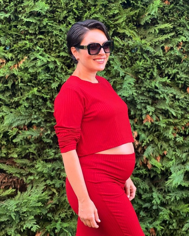 Anne olmaya gün sayan Ezgi Mola'dan karnı burnunda pozlar - Resim: 12