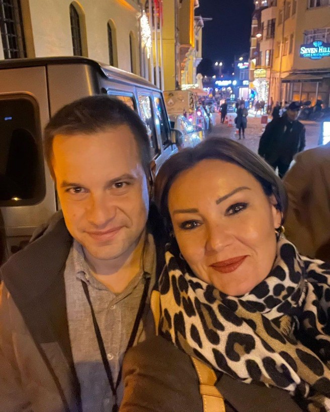 Pınar Altuğ eşini eleştirenlere tepki gösterdi! 'Herkes kadın eteğinde para kazanmıyor' yorumu çileden çıkardı - Resim: 1
