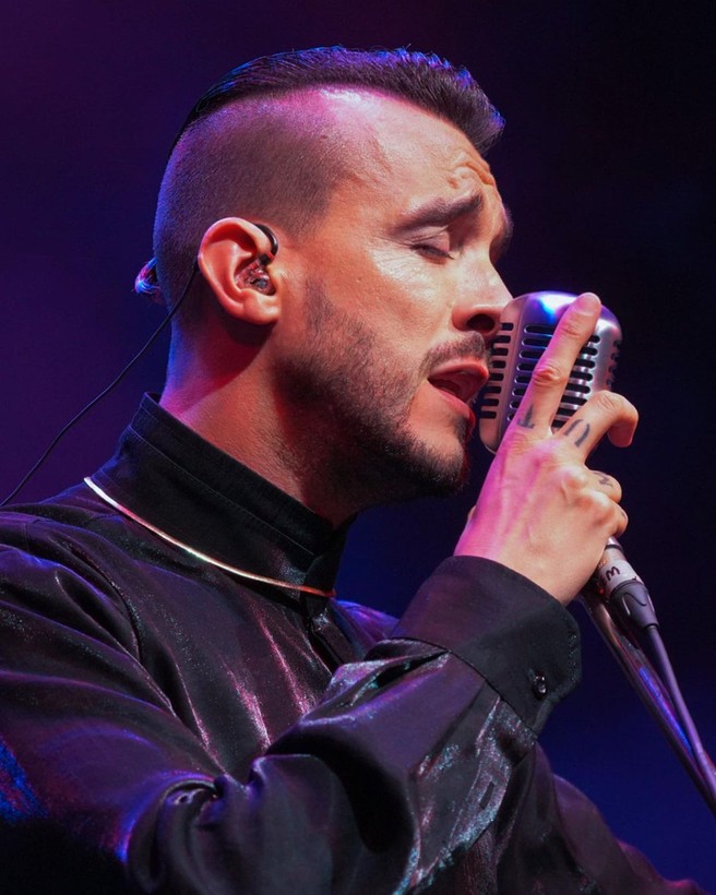 Cem Adrian'ı çileden çıkaran olay! İzmir'deki konserinde fazla yakınlaşan çiftlere tepki gösterdi - Resim: 3