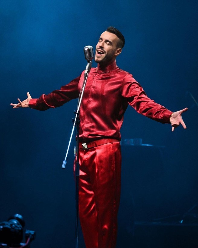 Cem Adrian'ı çileden çıkaran olay! İzmir'deki konserinde fazla yakınlaşan çiftlere tepki gösterdi - Resim: 4